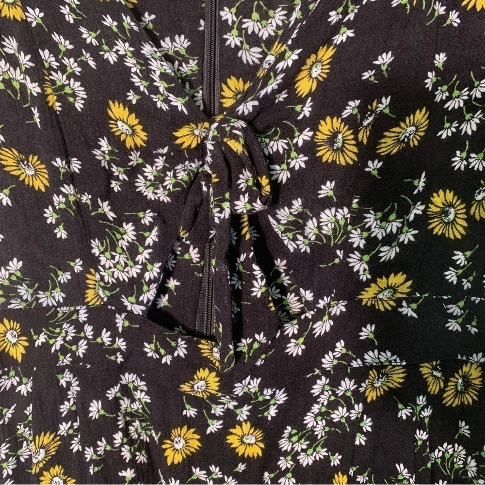 Free People Jinx Black Floral Romper Cutout and Tie Front size 6 - Picture 10 of 10